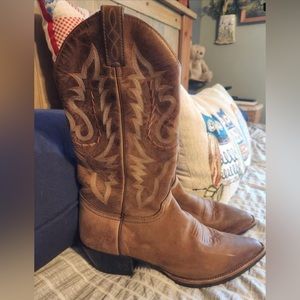 Ladies Ariat Boots size 8